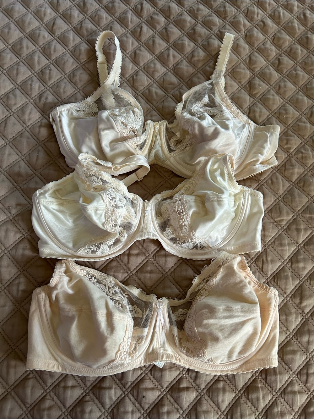 Wacoal Set of 3 Ivory Lace Underwire Bras 36C